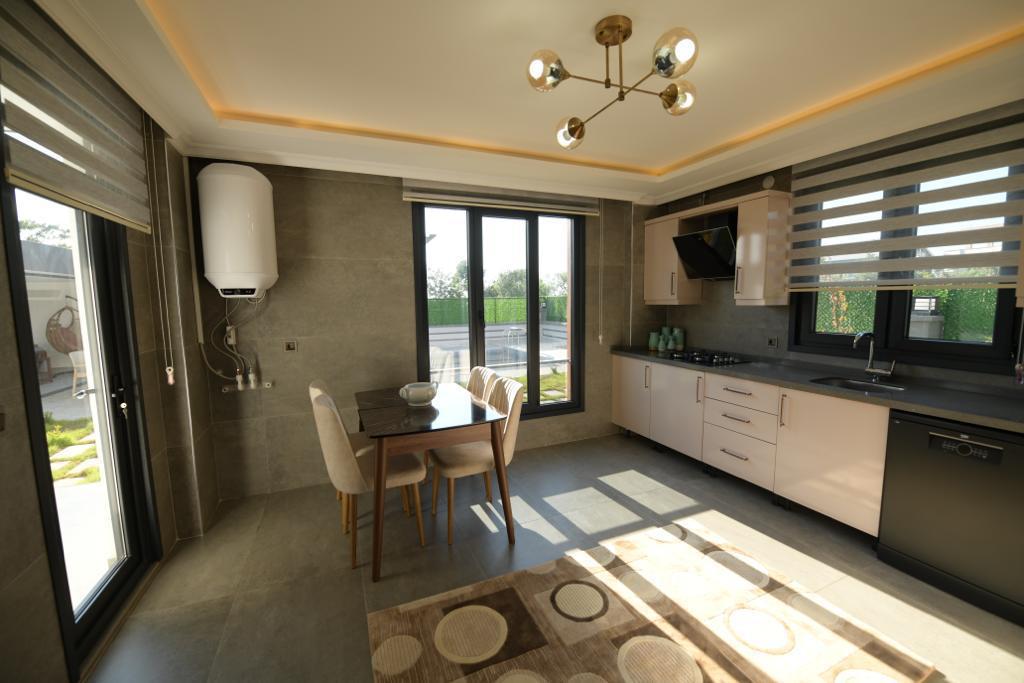 ARAKLI HÜRRİYET MAHALLESİNDE HAVUZLU LÜKS SATILIK VİLLALAR